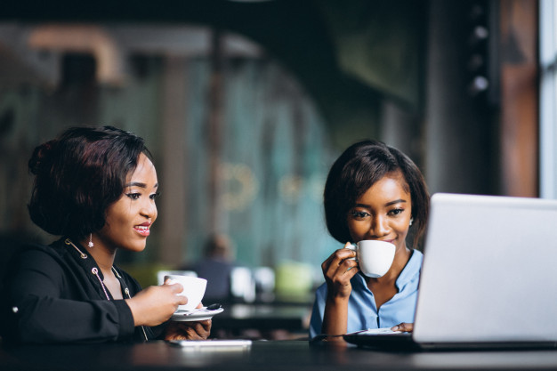 two-afro-american-business-women-cafe_1303-7252